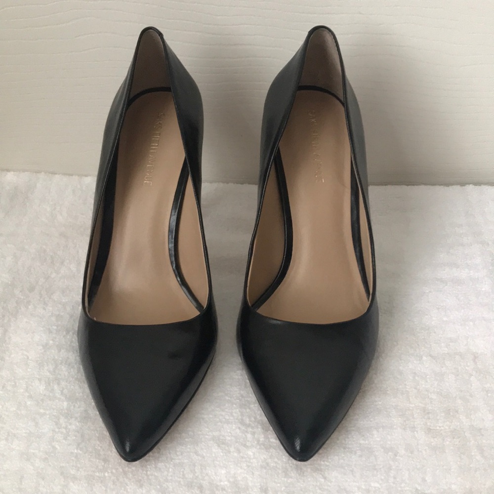 Black matte pumps with toe point